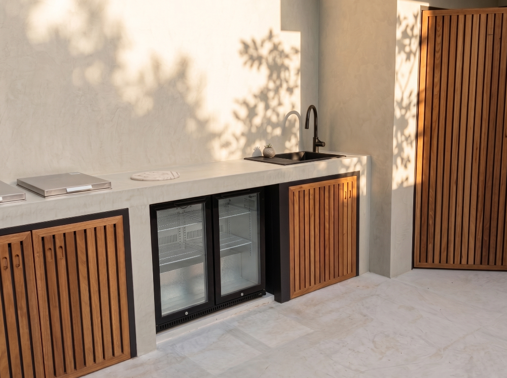 renovation of an outside kitchen in darlinghurst